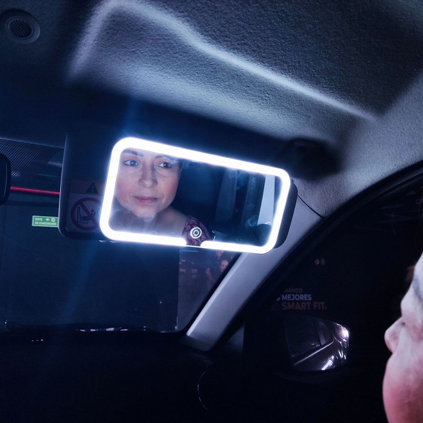 ESPEJO de MAQUILLAJE con LUZ LED, Pequeño, practico y portátil!