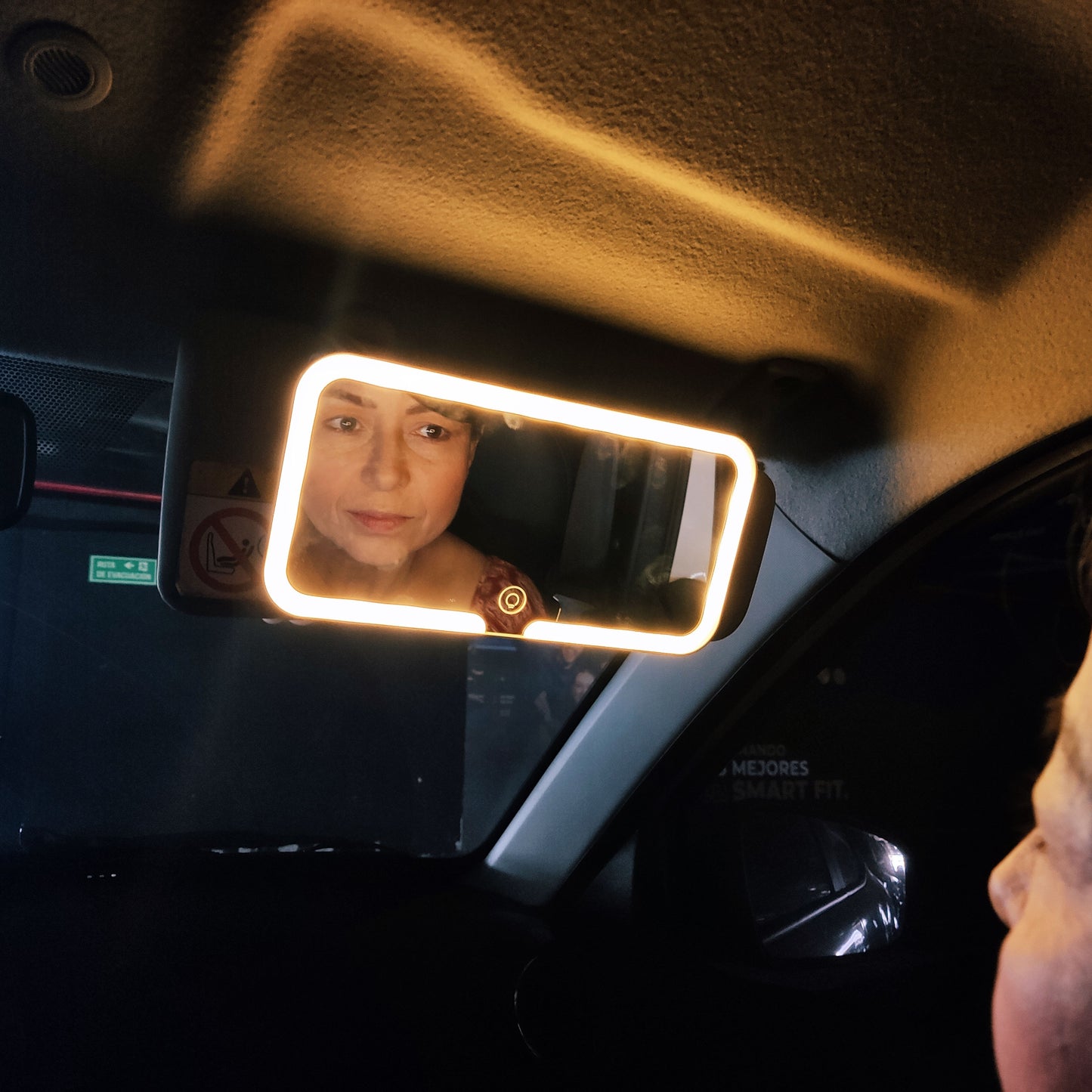 ESPEJO de MAQUILLAJE con LUZ LED, Pequeño, practico y portátil!