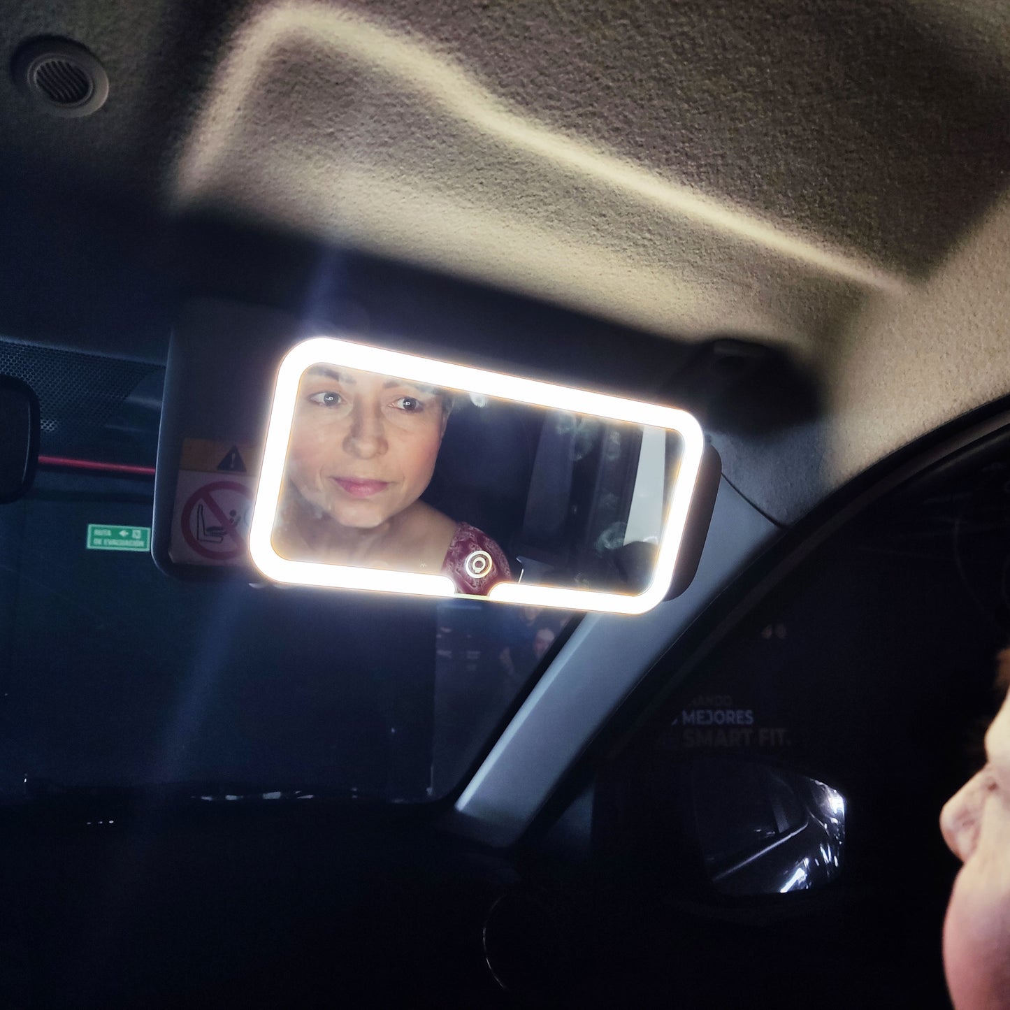 ESPEJO de MAQUILLAJE con LUZ LED, Pequeño, practico y portátil!